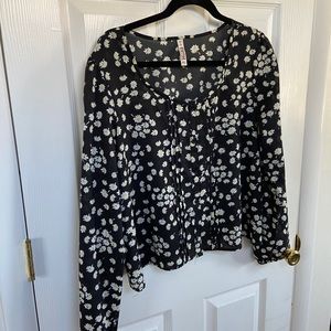 Mudd Black with white and yellow flower blouse